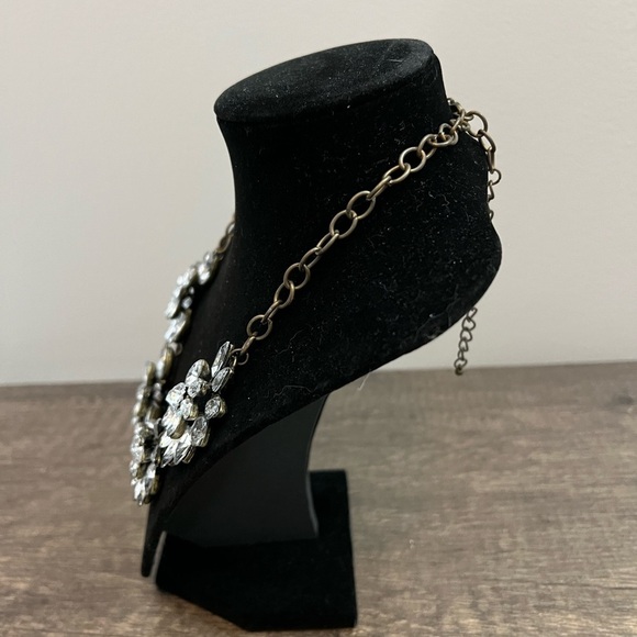 Elegant Crystal Flower Necklace 16” with 3.5” extender. - Picture 3 of 5